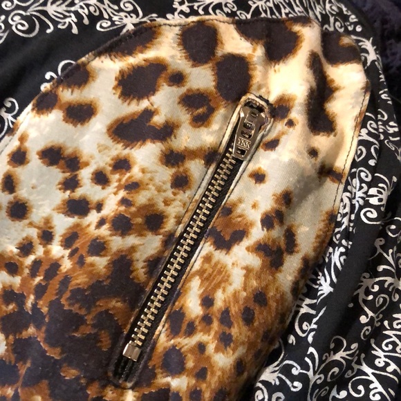 3/20. Trendy edgy top - Picture 5 of 5